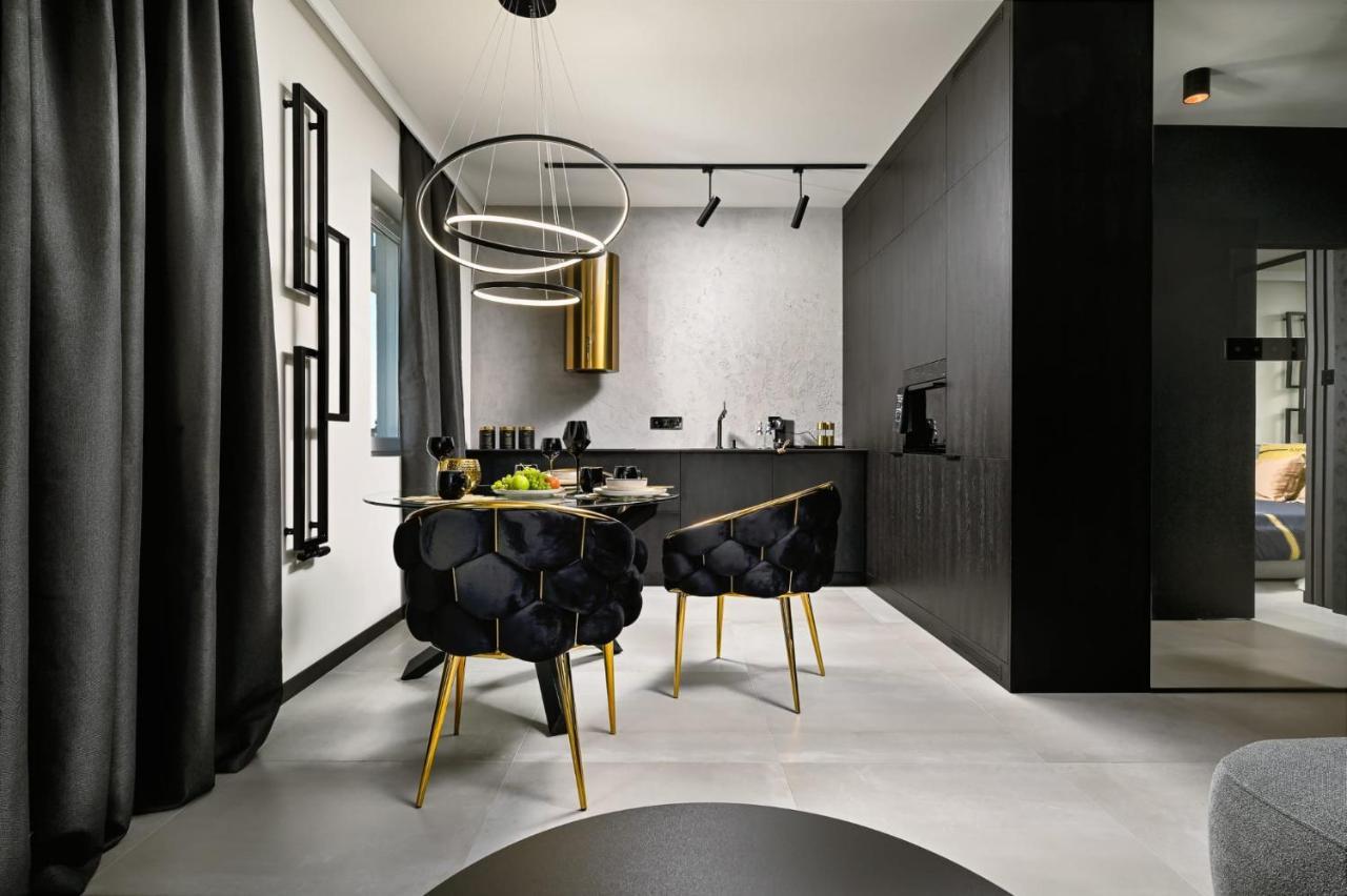 Black&gold