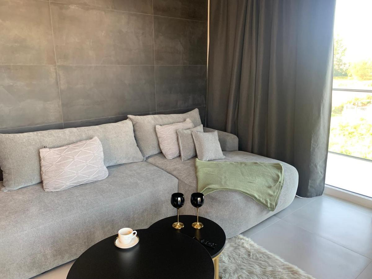 Black&gold Apartment *