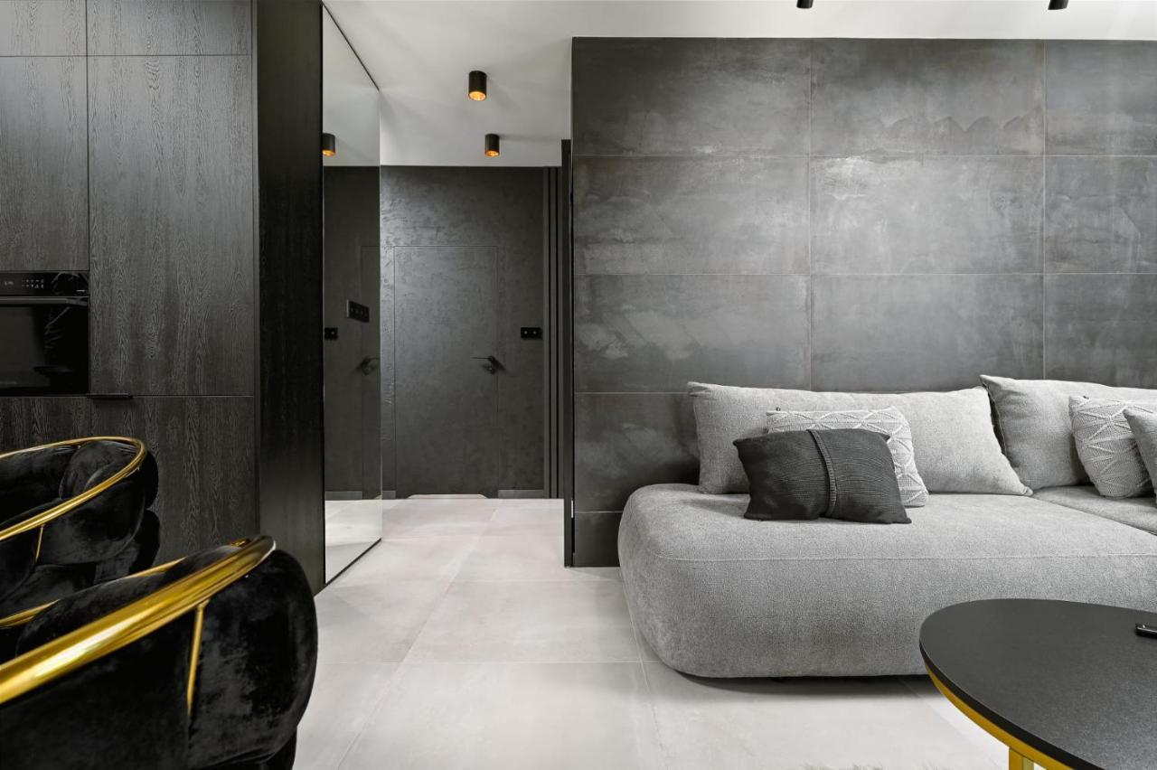 Black&gold Plock