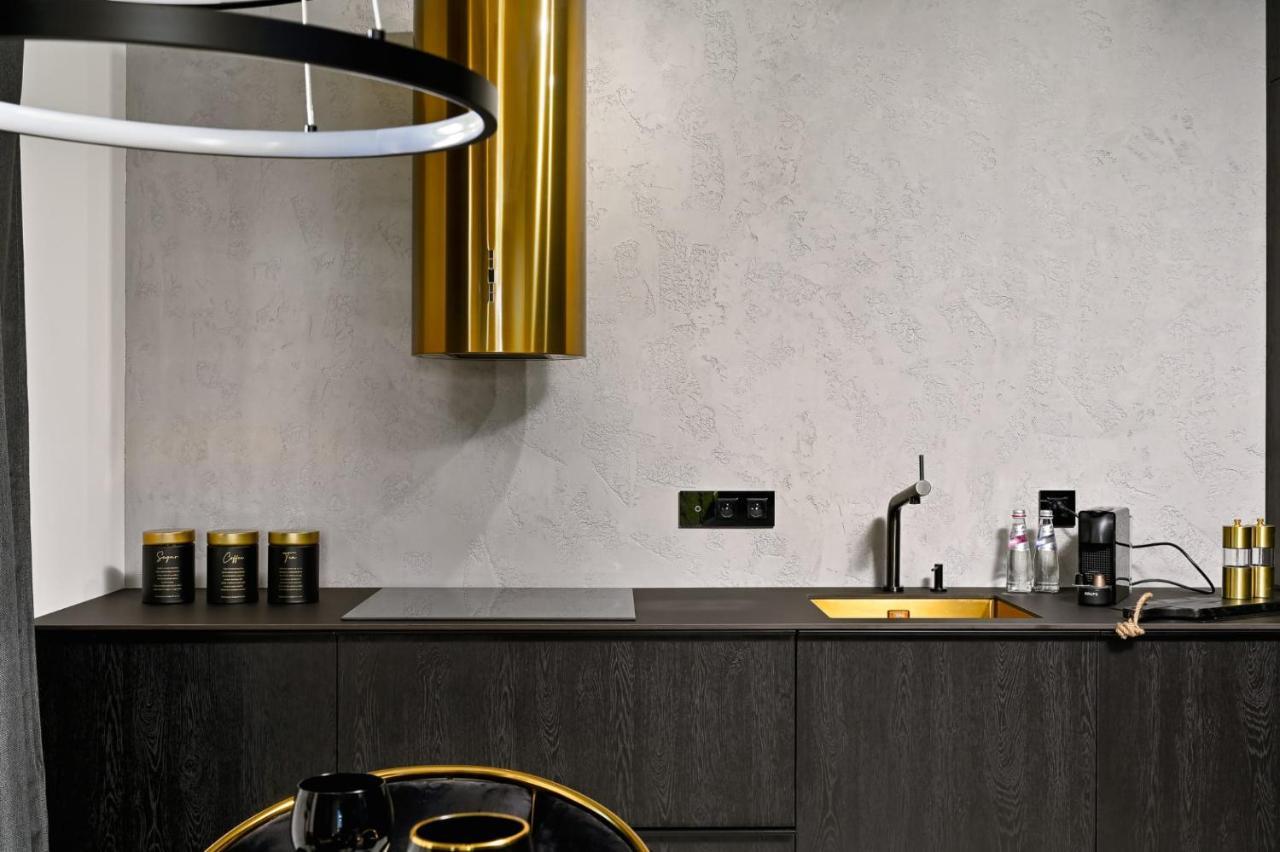 Black&gold Plock